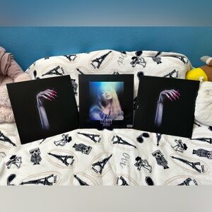 KIM PETRAS “TURN OFF THE LIGHT” & “CLARITY” URBAN OUTFITTERS EXCLUSIVE VINYL